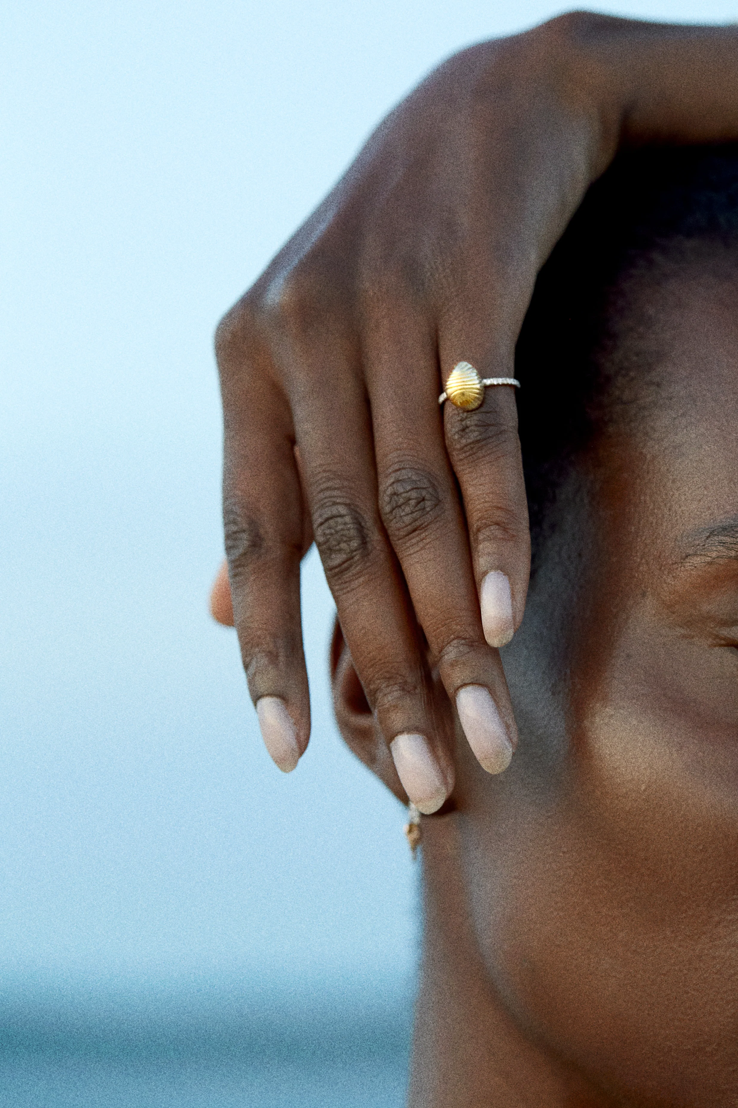 Diamond Thread and Shell Ring - Image 3