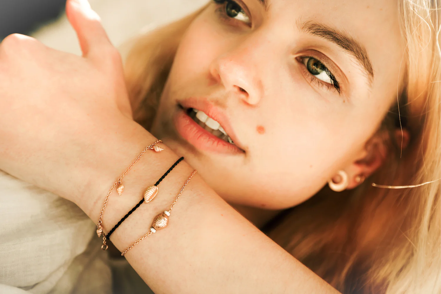 Thread and Shell Bracelet - Image 12